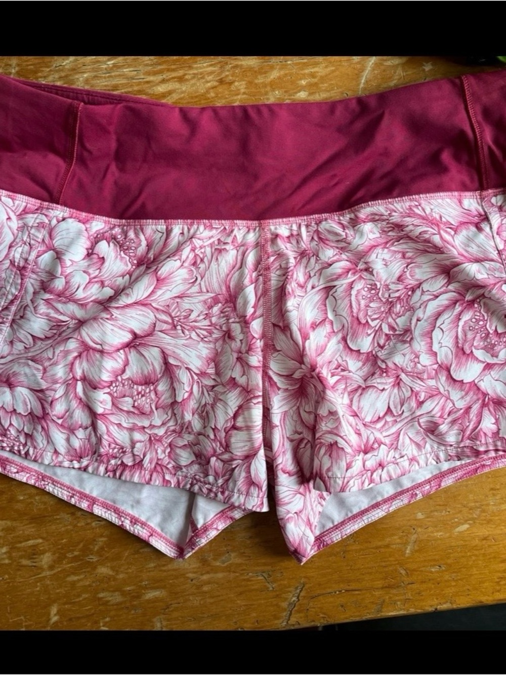 Lululemon Women’s Floral Print Active Shorts - Pink